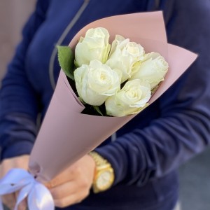 5 белых роз Махе 5 белых роз Махе